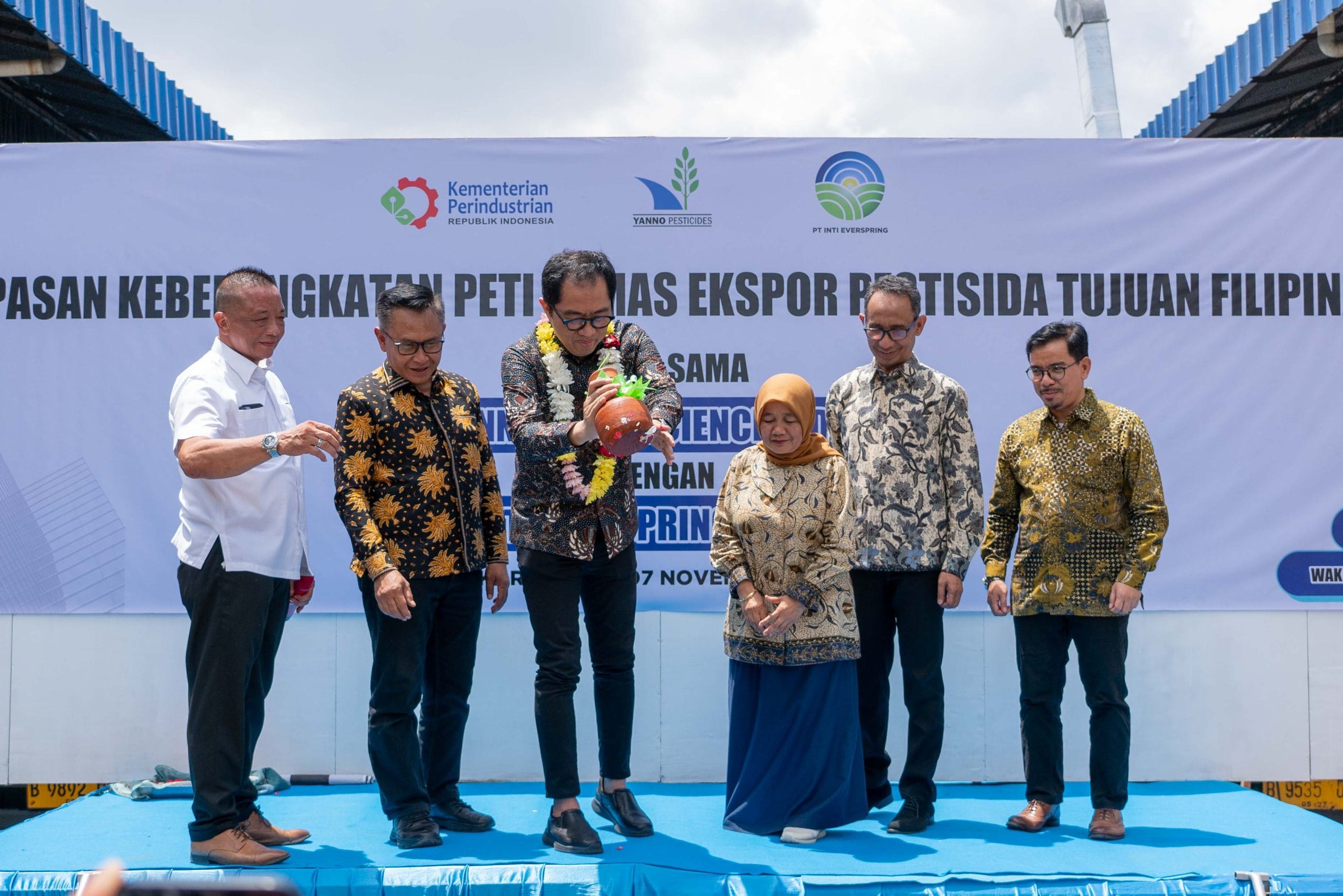 Pestisida No 1 Keberangkatan Peti Kemas Ekspor Pestisida